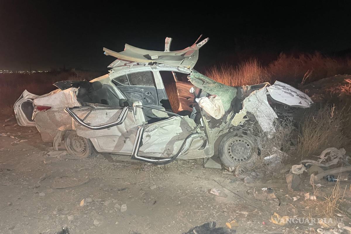 Se impactan contra tráiler y quedan prensados, en Ramos Arizpe