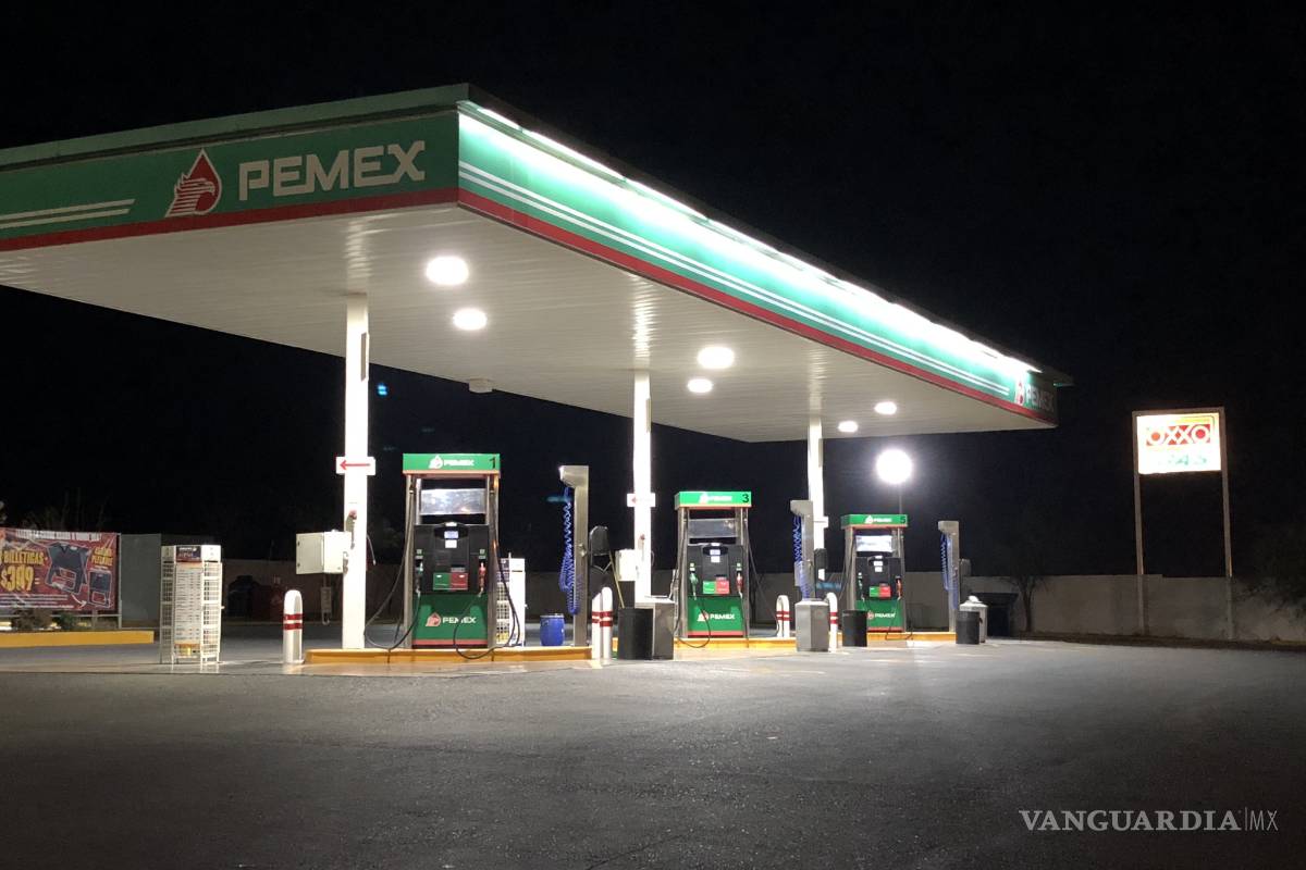 A mano armada asaltan gasolinera en Arteaga