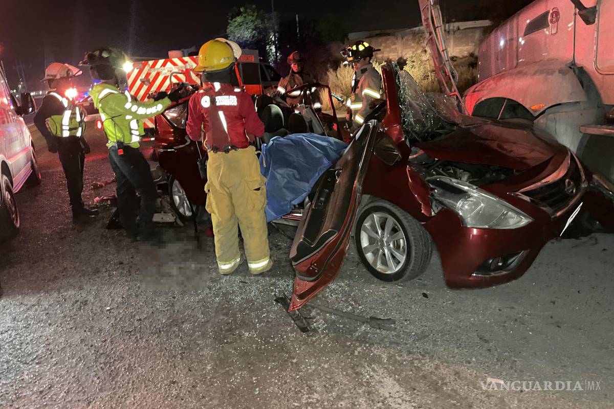 Mueren dos adultos y una bebé tras brutal choque en Ramos Arizpe; rescatan a dos con vida