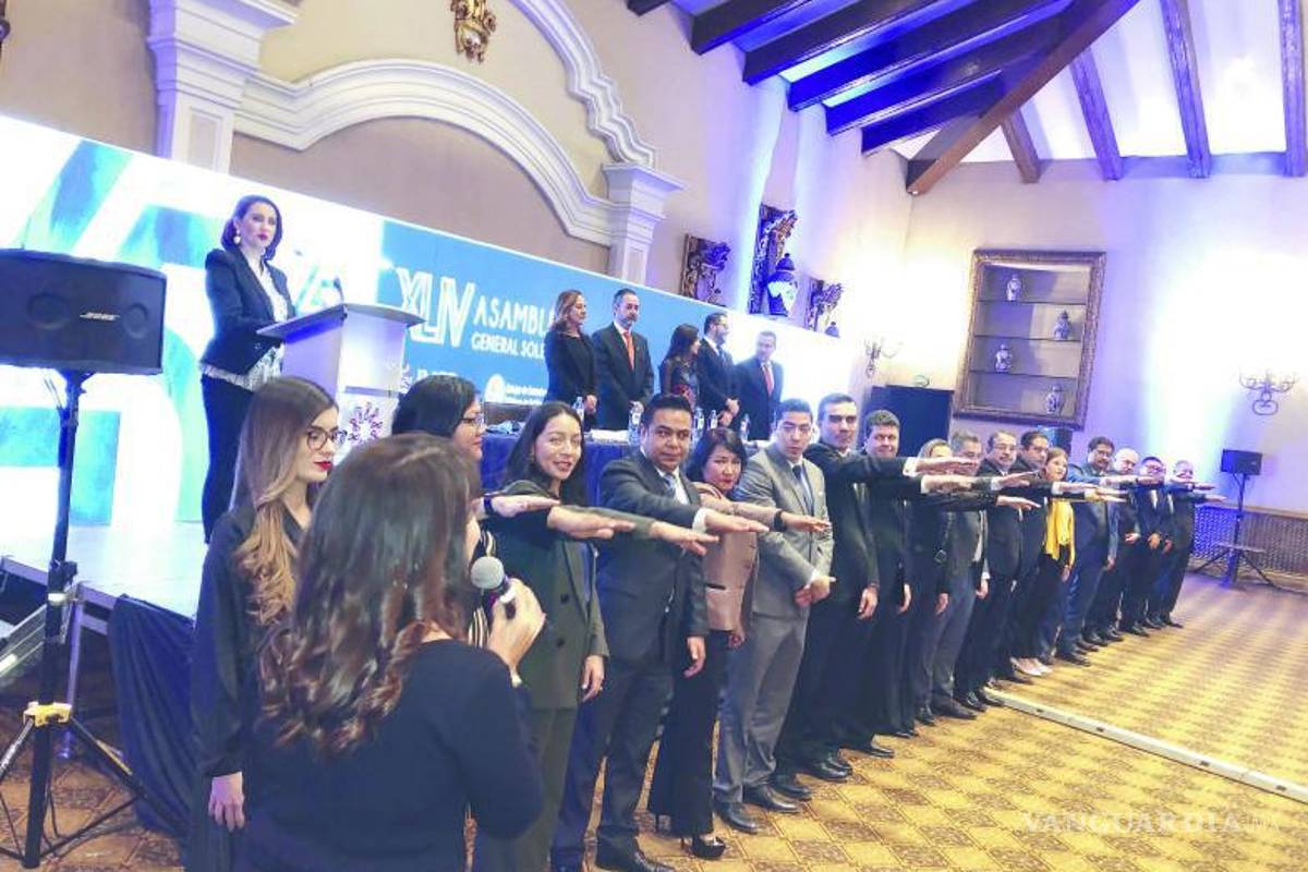 Toma protesta nuevo presidente del Colegio de Contadores Públicos de Saltillo