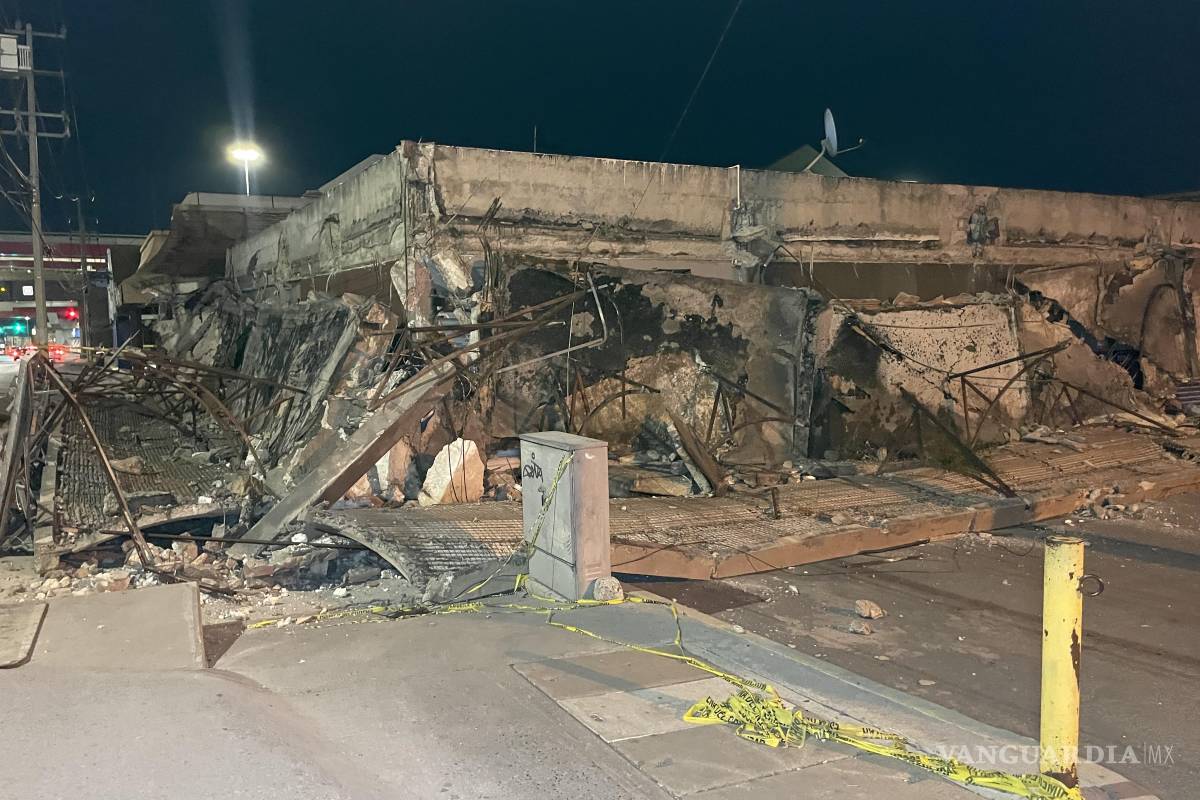 Saltillo: se desploman voladeros en Plaza Fundadores por humedad; no hay lesionados