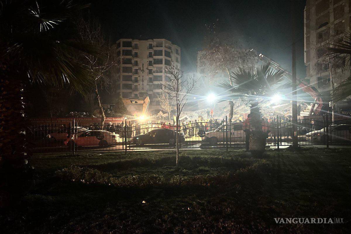 Ebrard afirma que rescatistas mexicanos ya se encuentran buscando sobrevivientes en Turquía