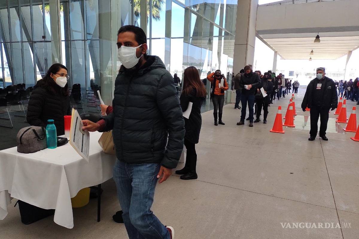 Aplican más de 8 mil dosis de refuerzo Moderna contra COVID-19 a docentes de Coahuila