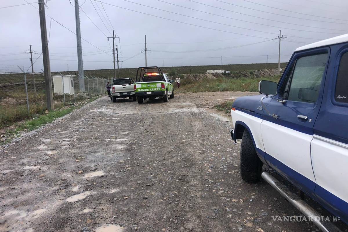 $!Arrastra corriente a camioneta de familia con 10 personas en Arteaga; tres están desaparecidas