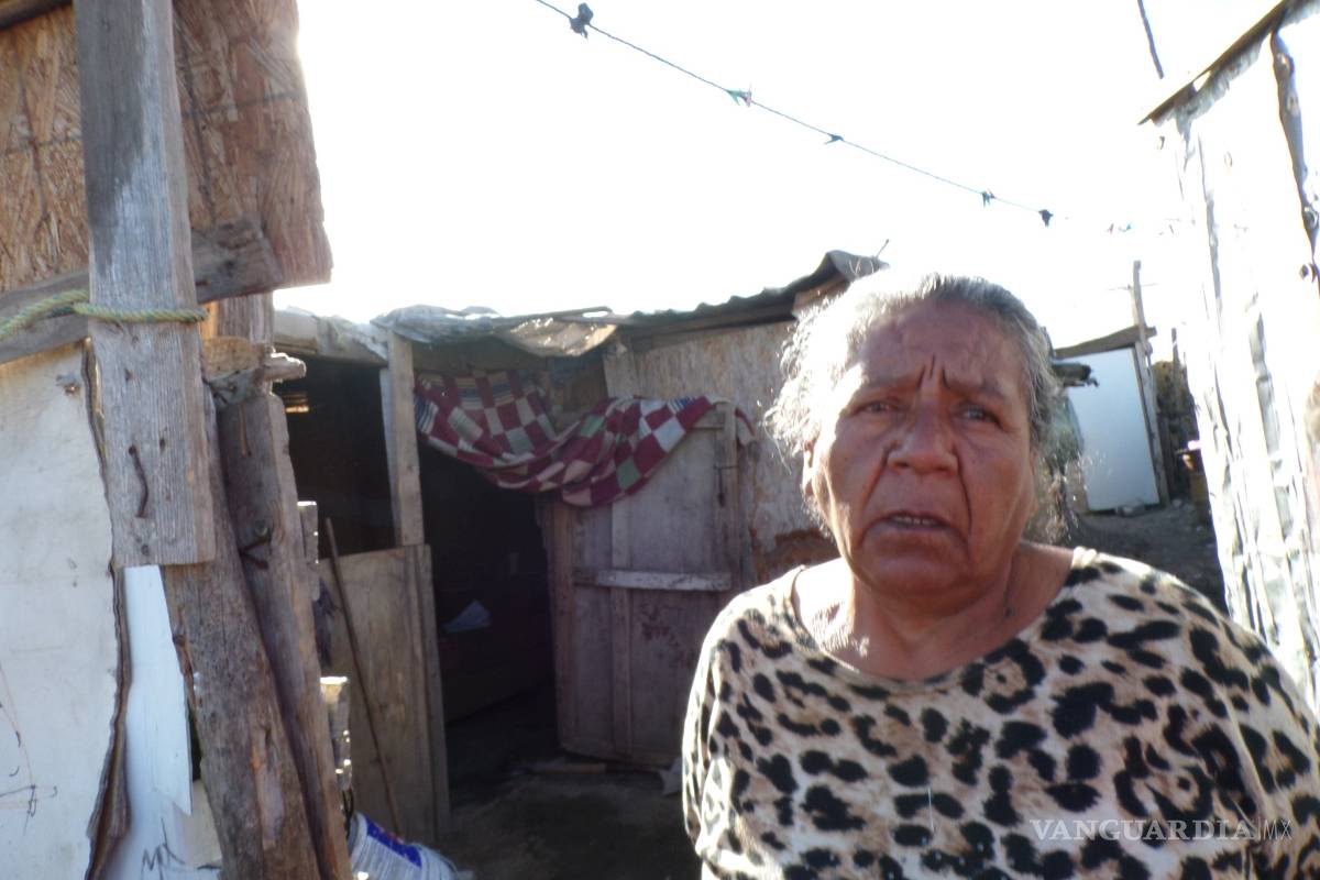 $!Con pancartas sectores marginados de Saltillo salen a reclamar por recorte al presupuesto para Coahuila