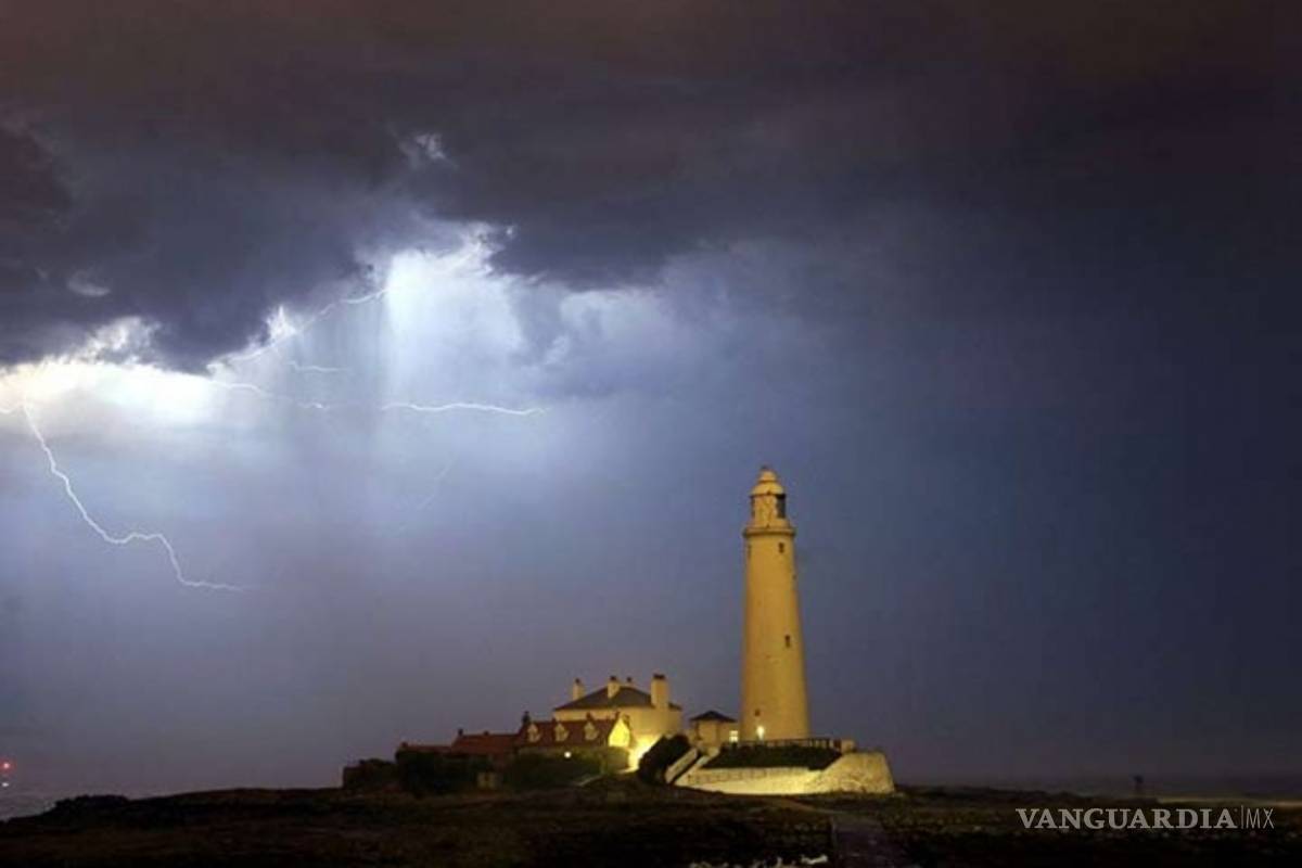 Se prepara el Reino Unido para la tormenta &quot;Ofelia&quot;, la peor en 30 años