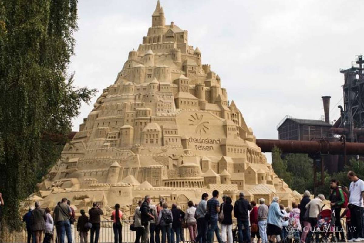 Ciudad alemana construye el castillo de arena más alto
