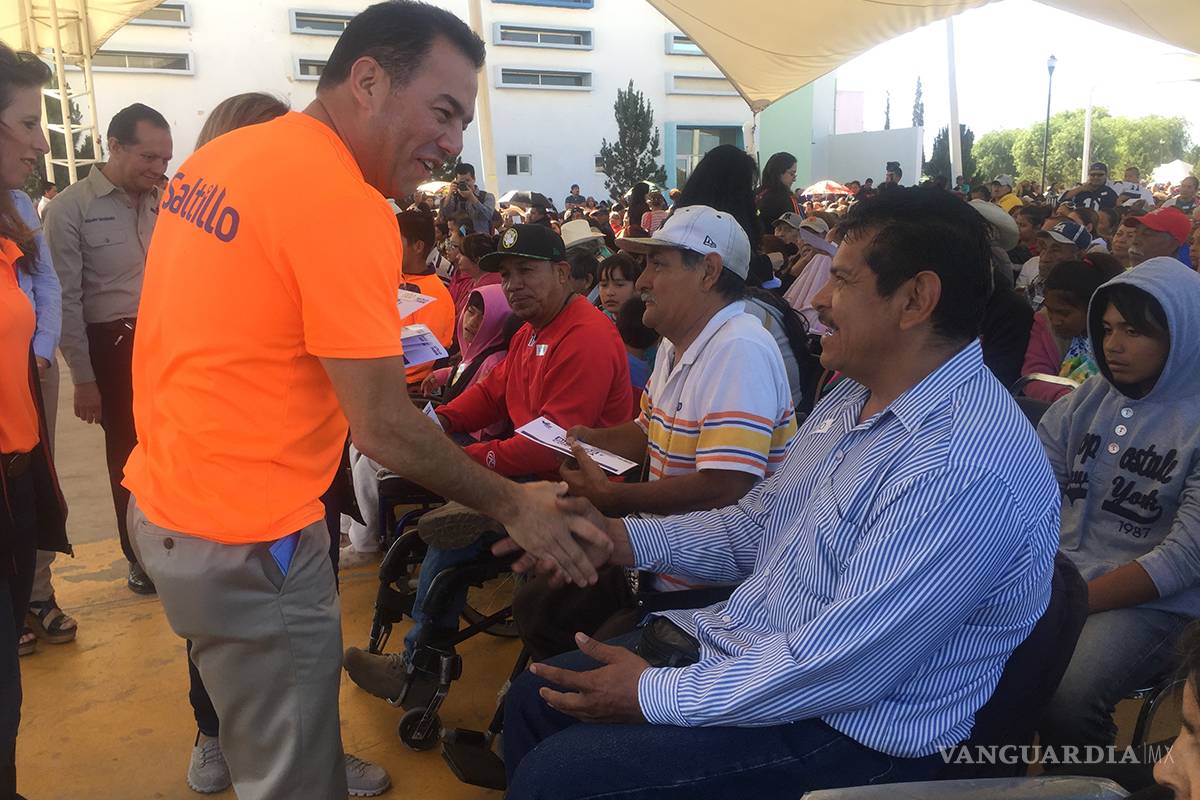 DIF Saltillo entrega apoyos económicos