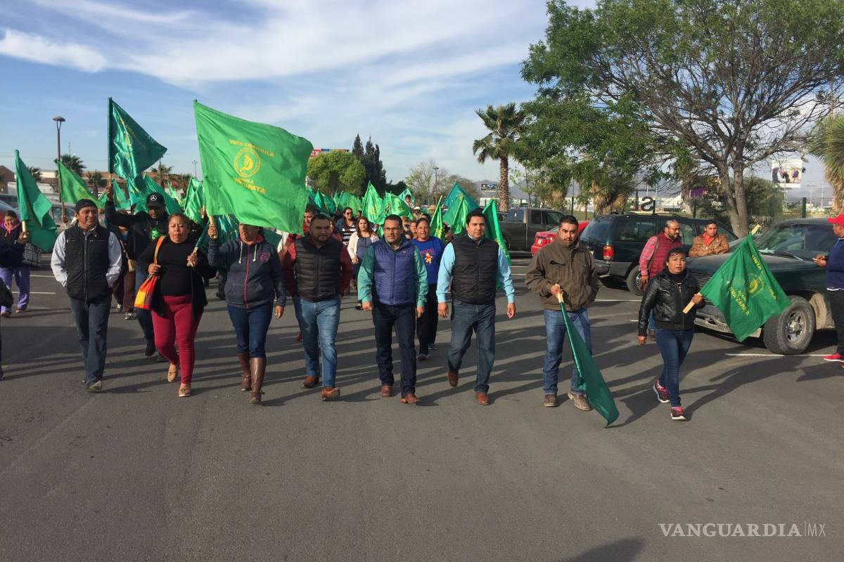 Protesta la UNTA en el Aeropuerto de Saltillo; esperan a titular de SEDESOL
