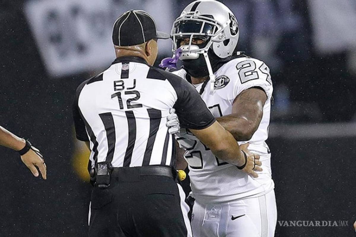 Suspenden a Marshawn Lynch por agredir a oficial