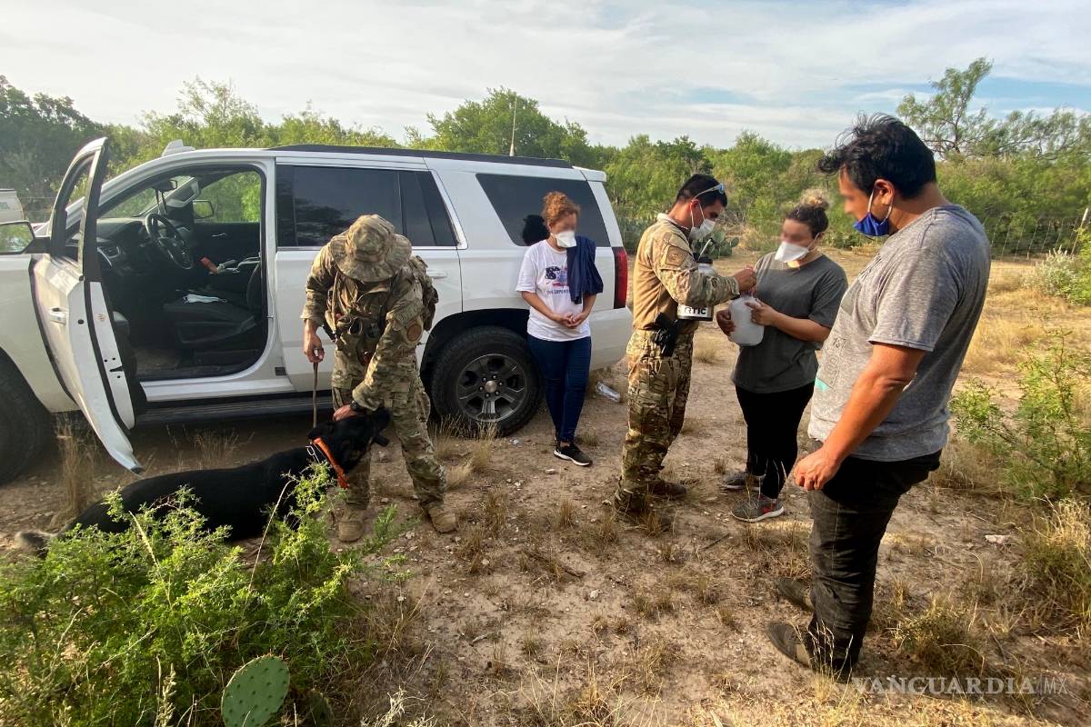 Rescatan a tres indocumentados abandonados por contrabandistas
