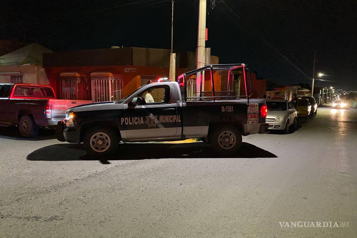 Hombre lanza a mujer de auto en movimiento por discusión en Saltillo