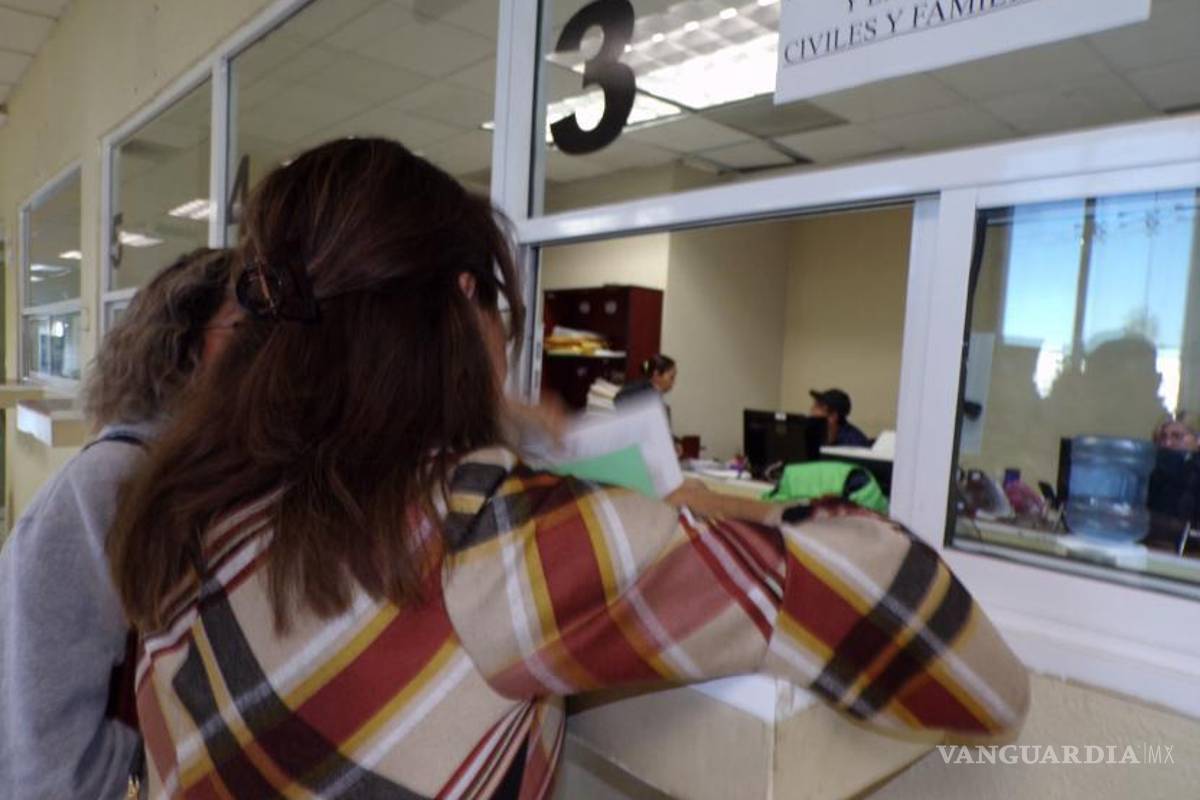 $!Las mujeres se presentaron a denunciar, pero no se pudo hacer la captura electrónica, ya que el sistema aún no funciona.