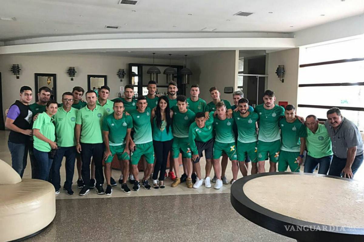Chapecoense se reunió con azafata que sobrevivió a la tragedia