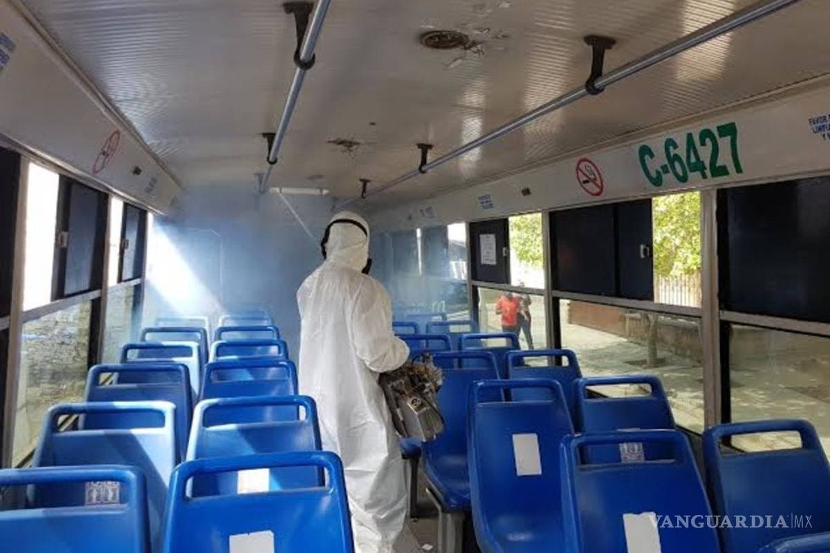 Ayuntamiento continúa con sanitización en unidades de transporte público y parabuses