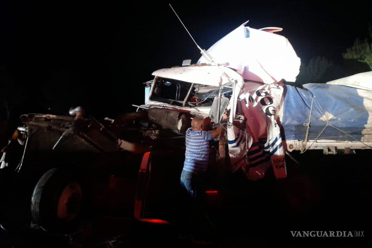 Se accidenta familia completa que viajaba en tráiler y deja dos lesionados en ‘Los Chorros’