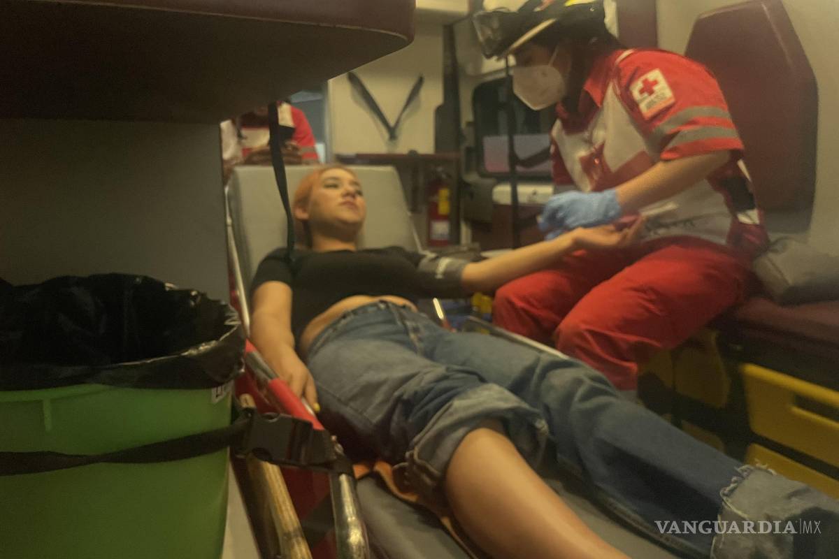 Chofer queda encandilado por el sol y provoca accidente en Saltillo