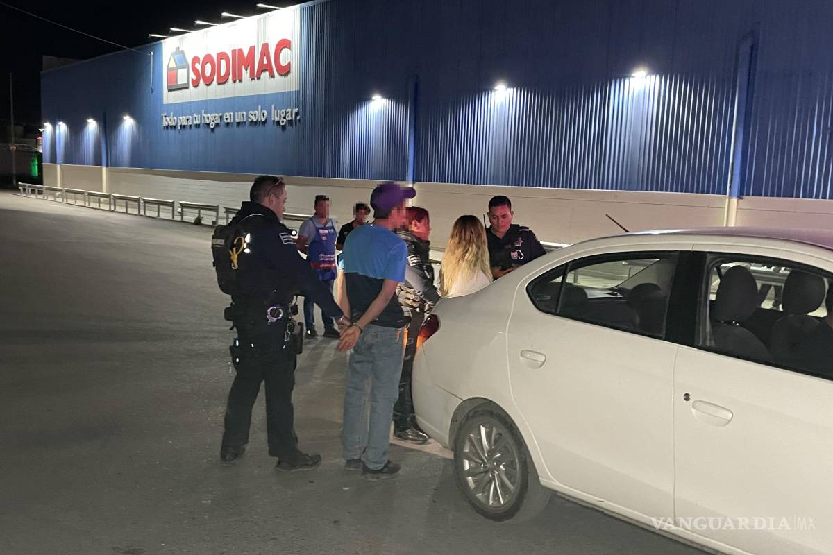 Saltillo: pareja roba taladro en tienda con su bebé en brazos y es detenida al intentar huir