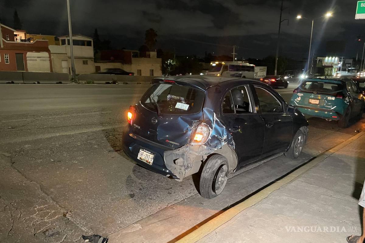 Patrulla se queda sin frenos y choca por alcance en Saltillo