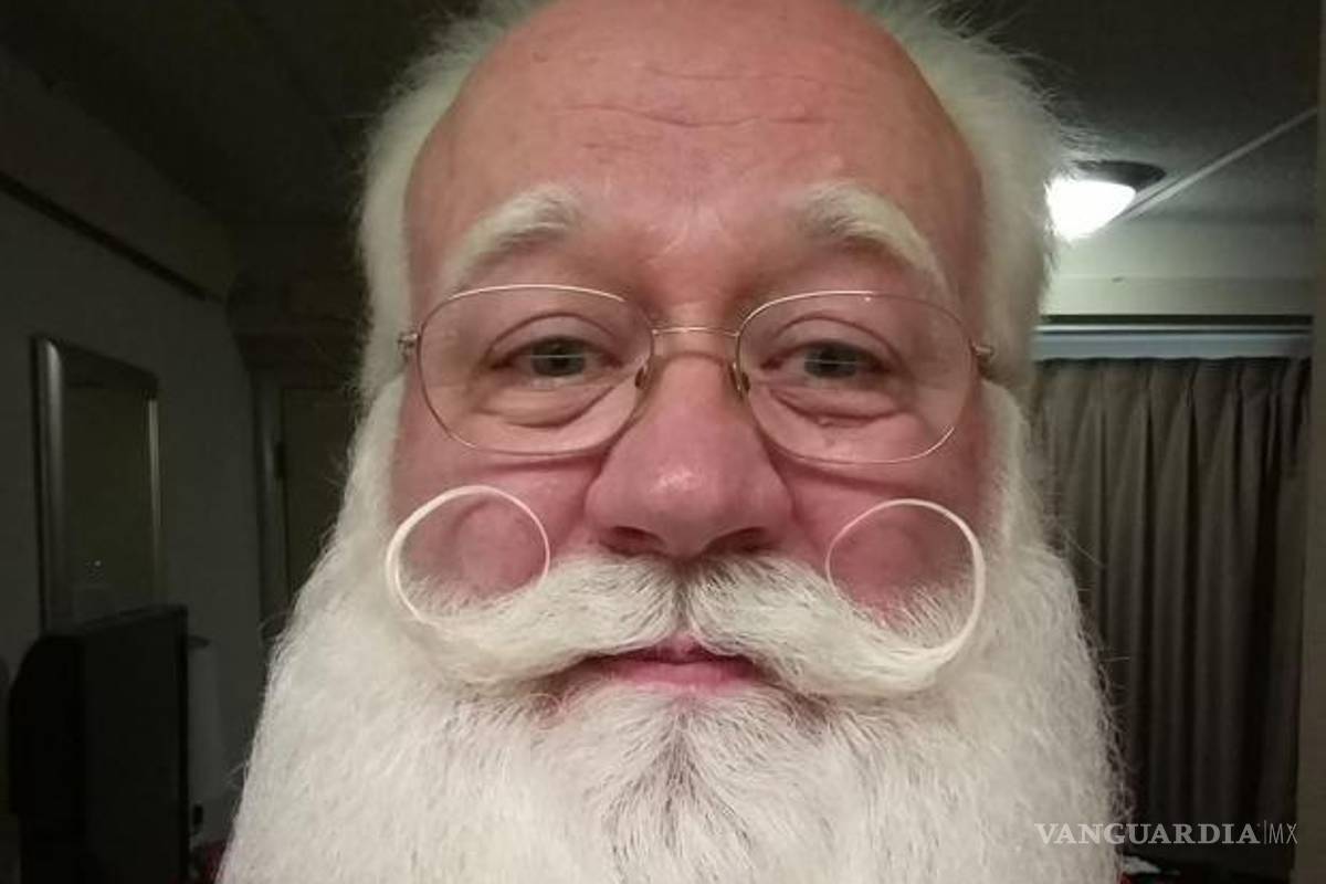 Niño enfermo muere en los brazos de Santa Claus