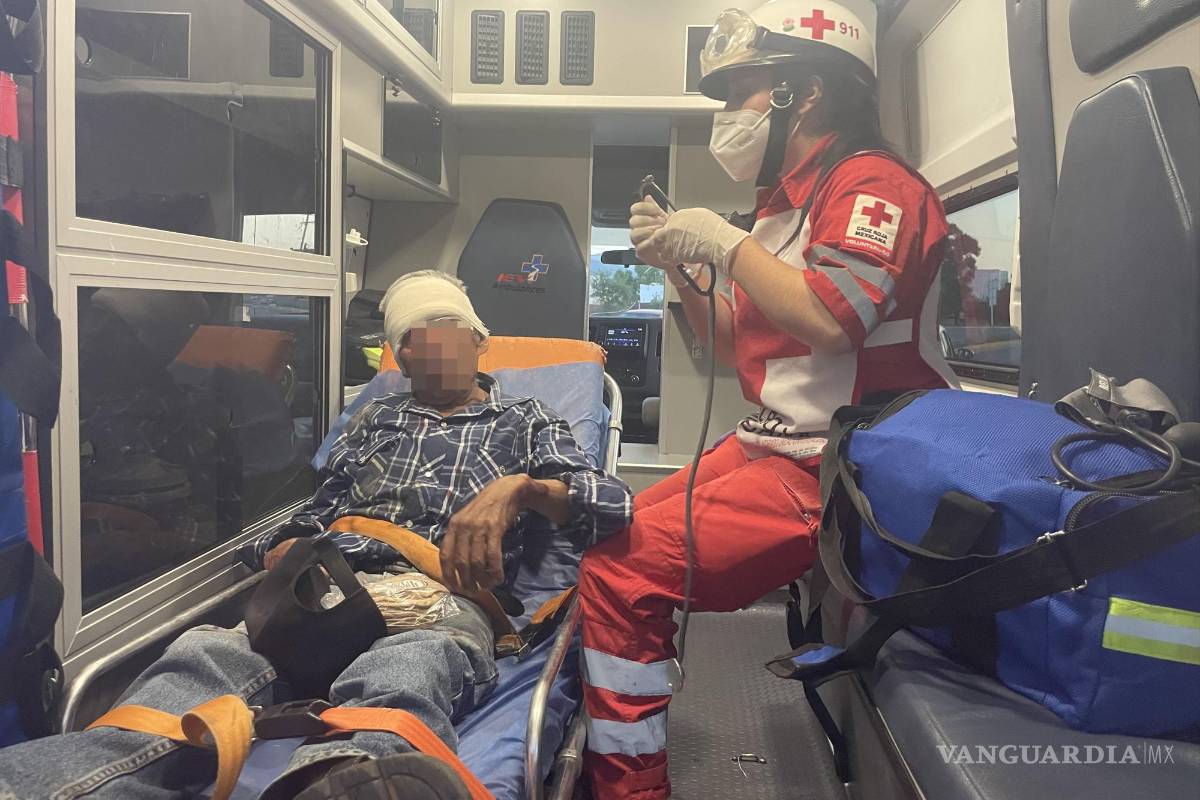 Atropellan a adulto mayor mientras cruzaba la calle en Saltillo; árbol le quitó visión a conductor