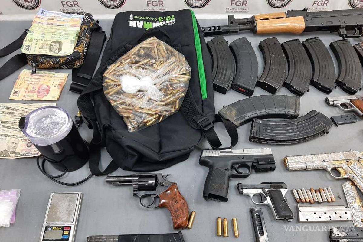 En Nuevo León detiene la FGR a hombre con droga y material bélico