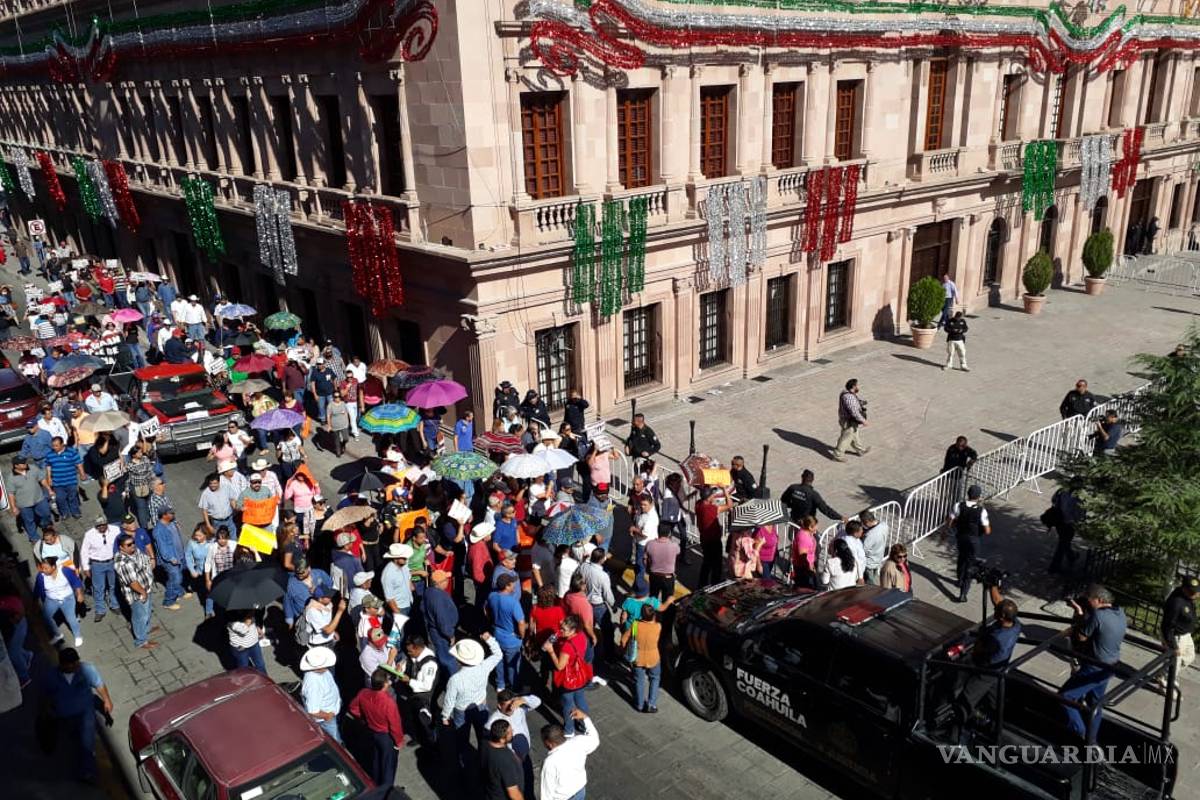 En 24 horas Jubilados recorren Congreso, Palacio y plazas de Saltillo para ser escuchados