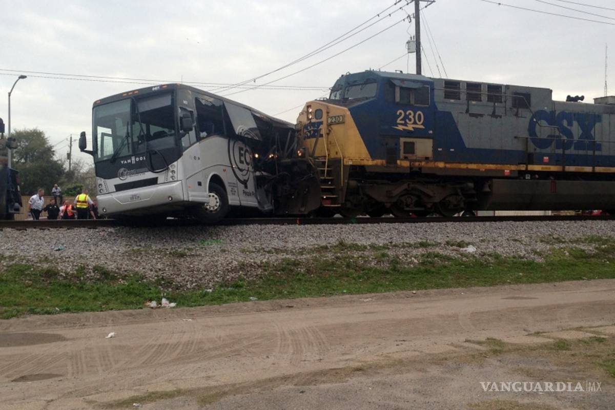 Al menos cuatro muertos al colisionar tren y autobús en Mississippi