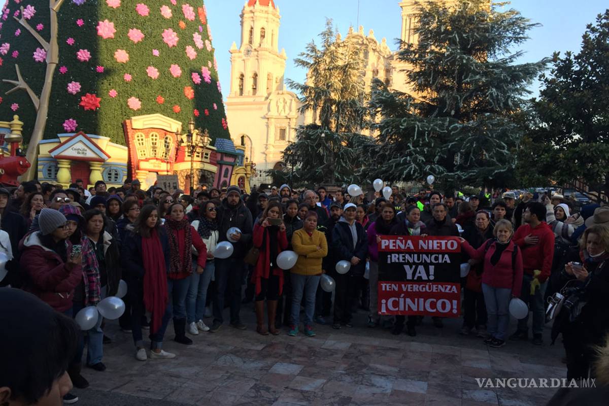 $!Se manifiestan pacíficamente contra el ¨gasolinazo¨ en Saltillo