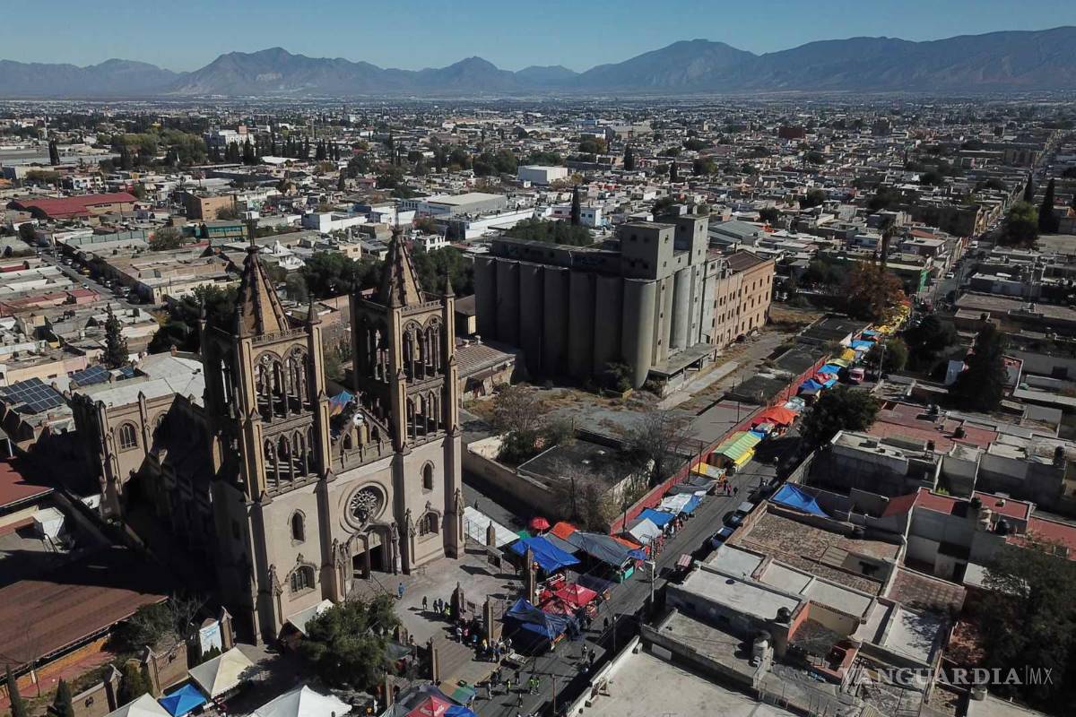 Peregrinan en Saltillo cientos de trabajadores guadalupanos; claman mejores sueldos y prestaciones