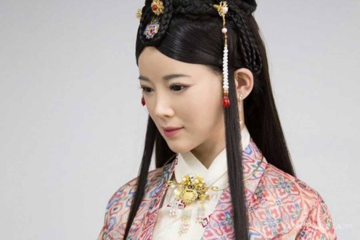 Robot humanoide chino da entrevista