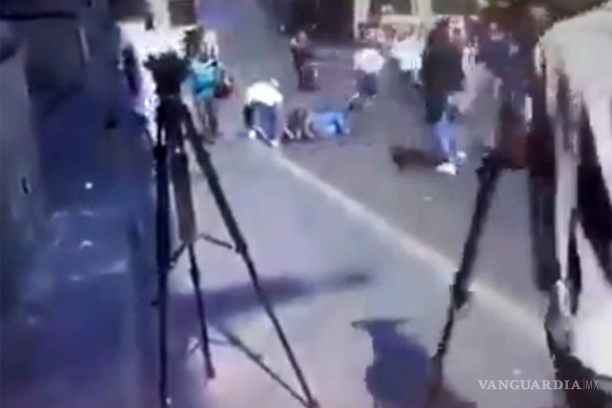 ¿Ayudar o robar? Hombre se aprovecha de herido en atentado de Cuernavaca (video)