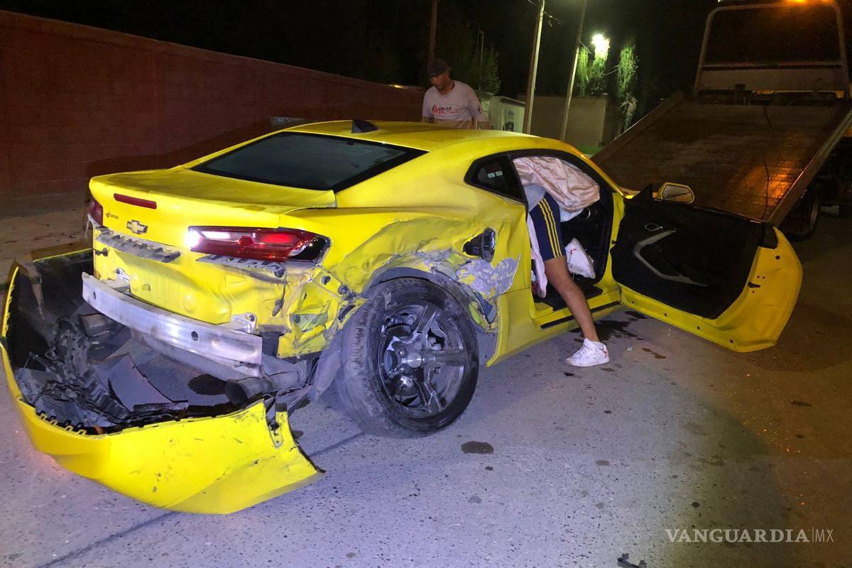 Mujer da vuelta en ‘U’, choca y destroza su auto deportivo, al norte de ...