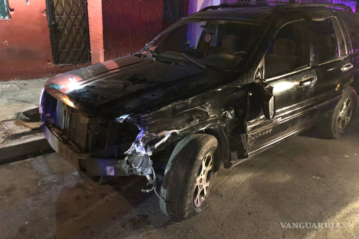 Ebrio ocasiona accidente y se esconde en su casa