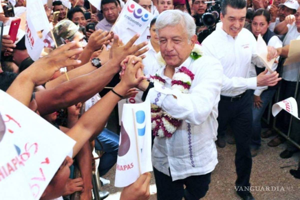 AMLO reta a decir quién pagó serie sobre populismo en AL