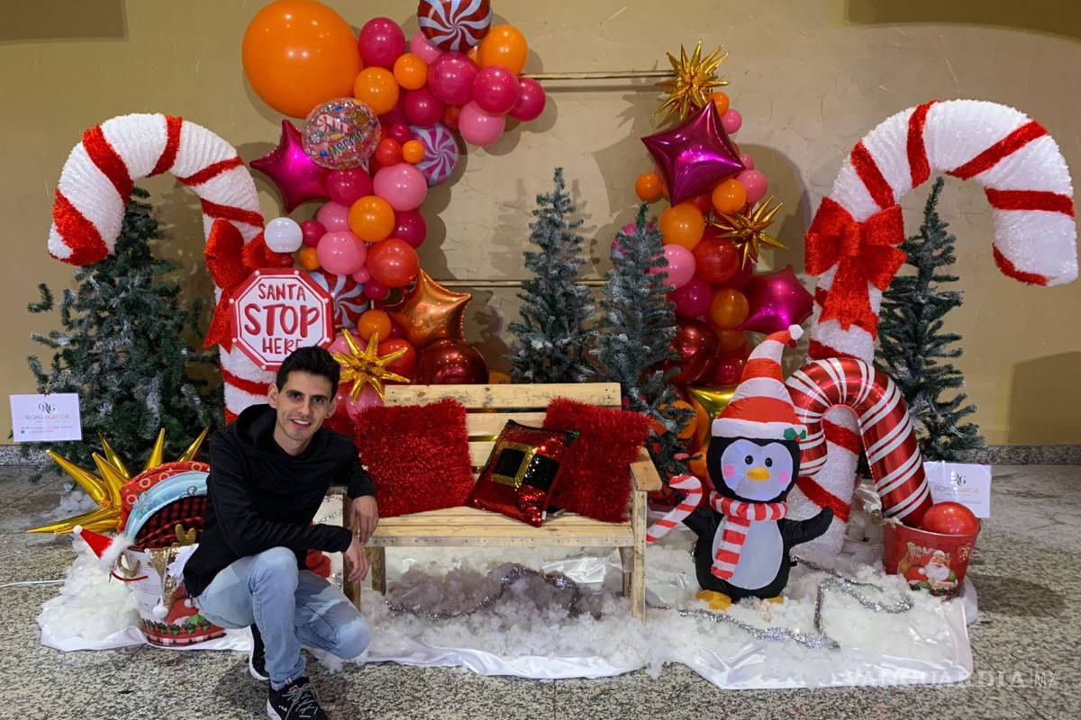 El arte y negocio de decorar pinos de Navidad persiste en Saltillo