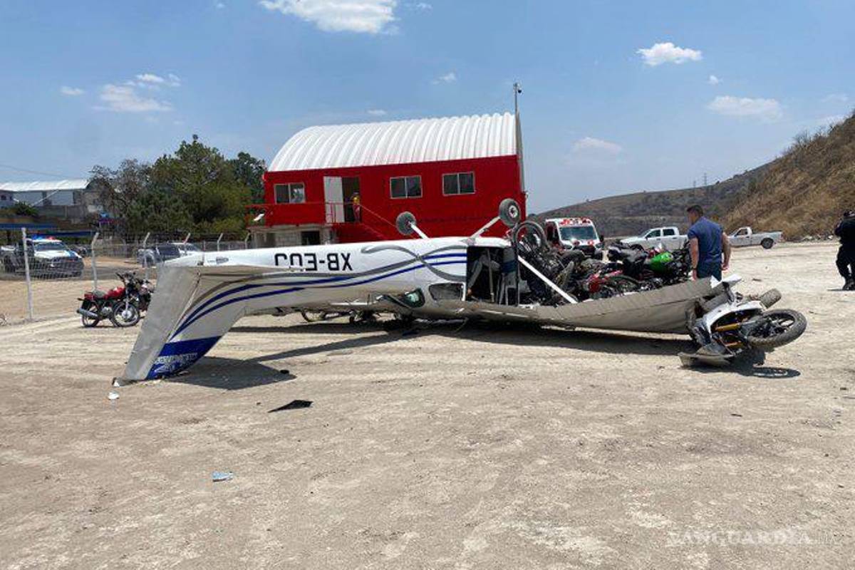Una avioneta cayó en Atizapán, Edomex, no hay heridos ni daños graves