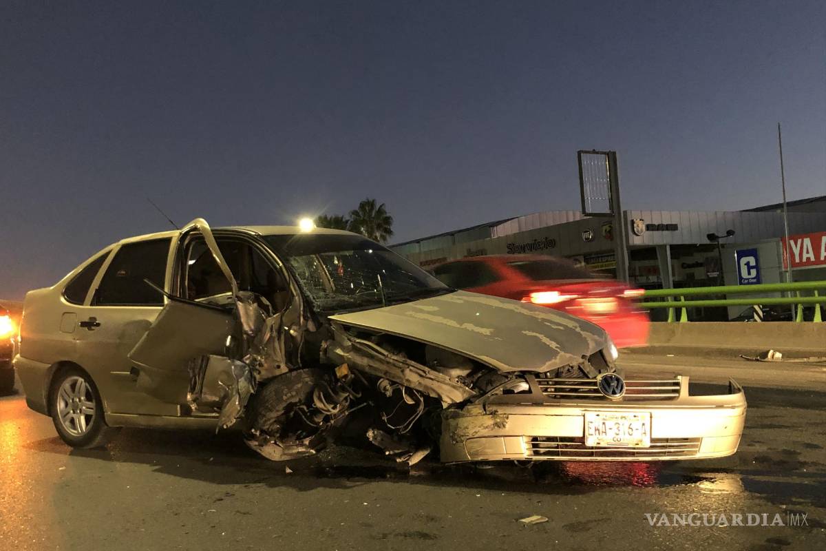 Hombre dormita y choca en puente de Rufino Tamayo