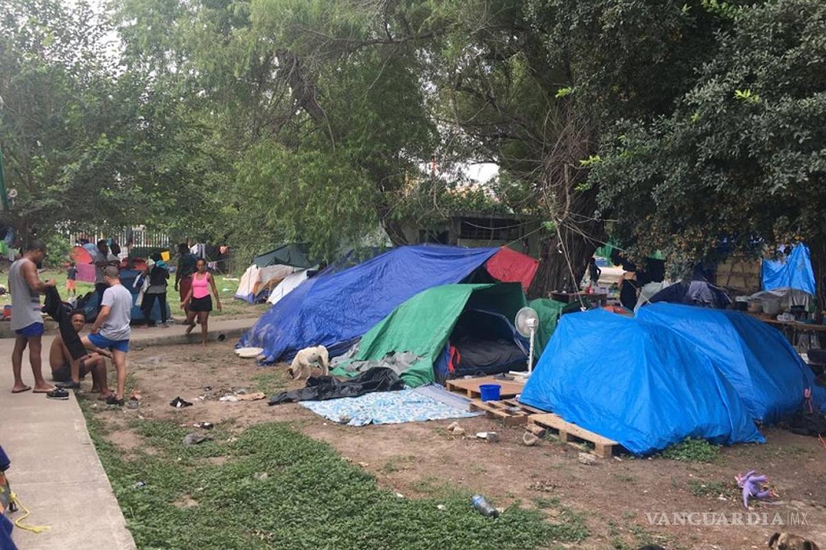 Reubican en Acuña a 350 migrantes de un parque al Gimnasio Municipal