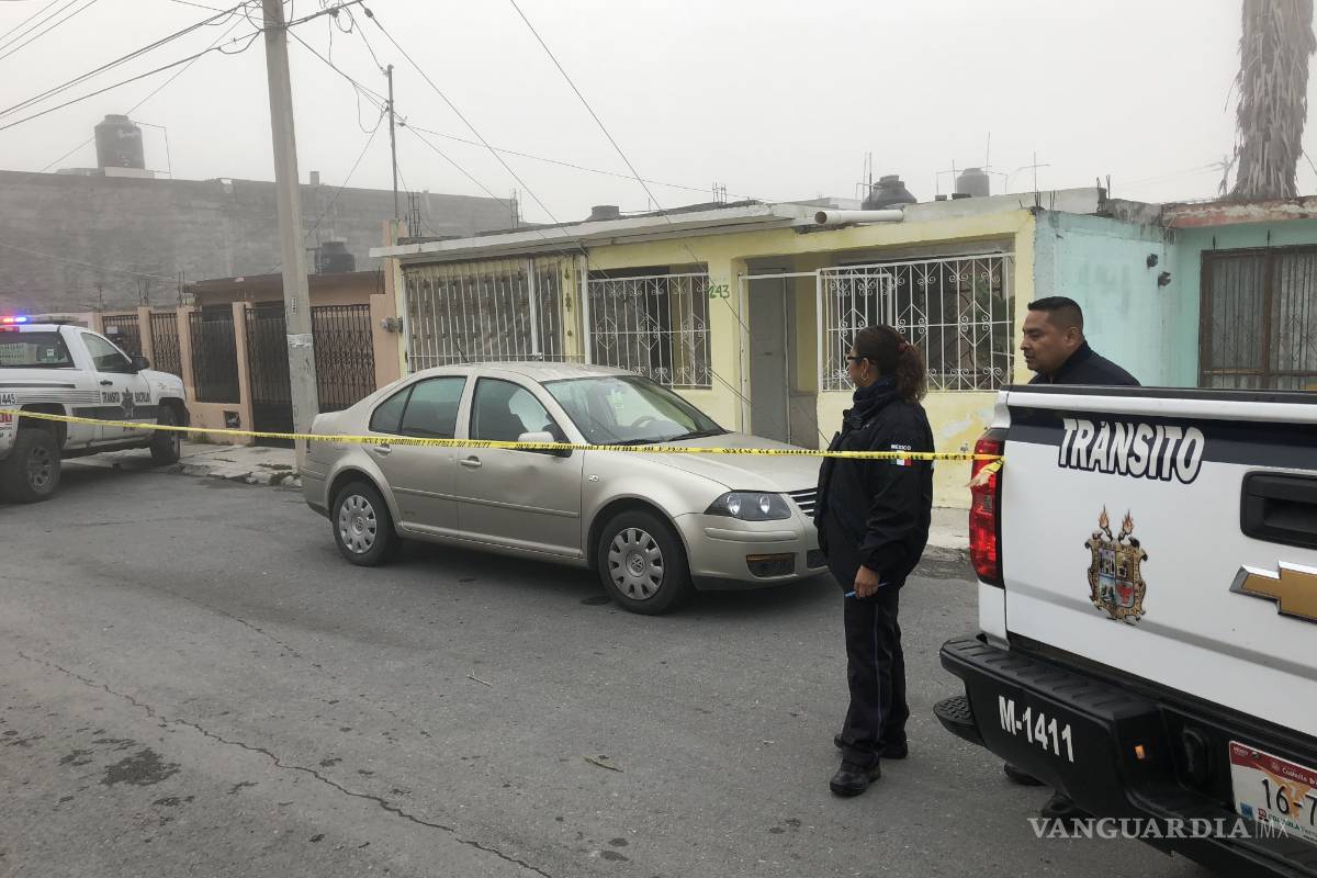 Muere en el auto que la llevaría al hospital