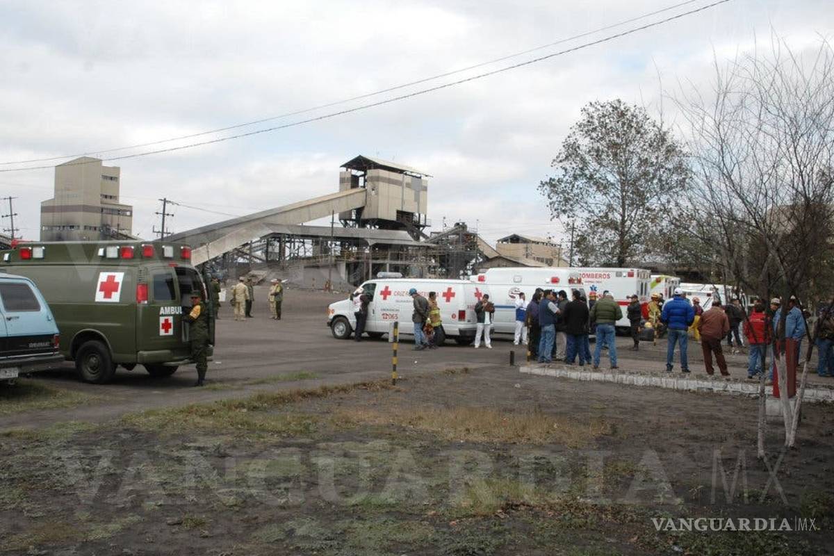 $!AMLO ofrece opciones a familias de Pasta de Conchos: indemnización, memorial y abrir o no las minas