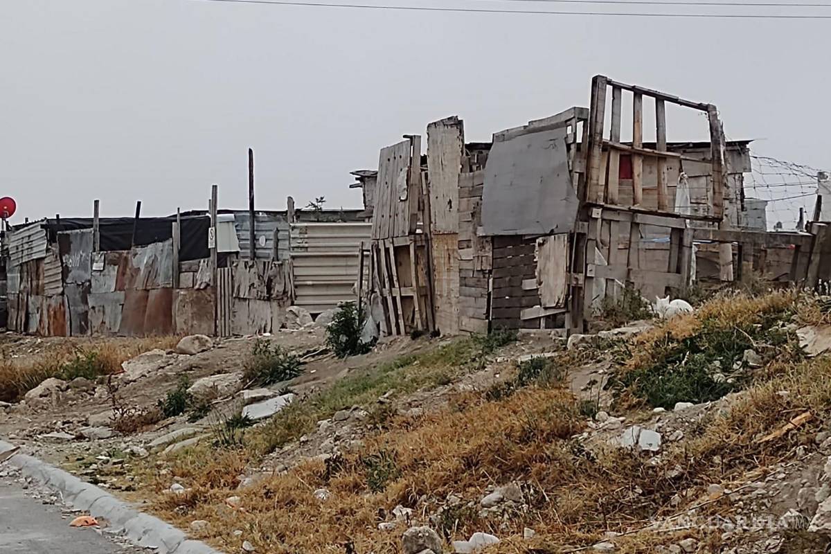 Con ‘lumbre’ mitigan el frío en colonias vulnerables de Saltillo