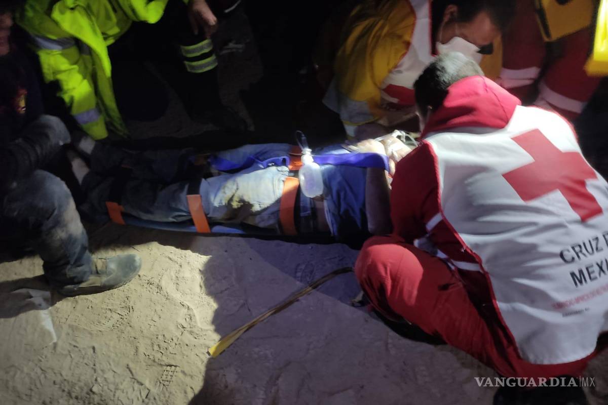 Trailero termina prensado en la carretera Matamoros-Mazatlán