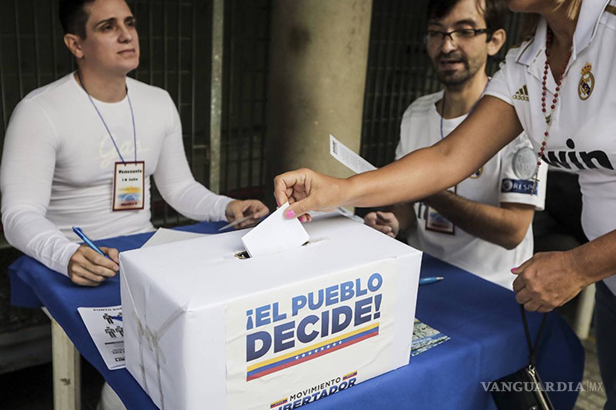 Abren consulta popular contra el gobierno de Nicolás Maduro