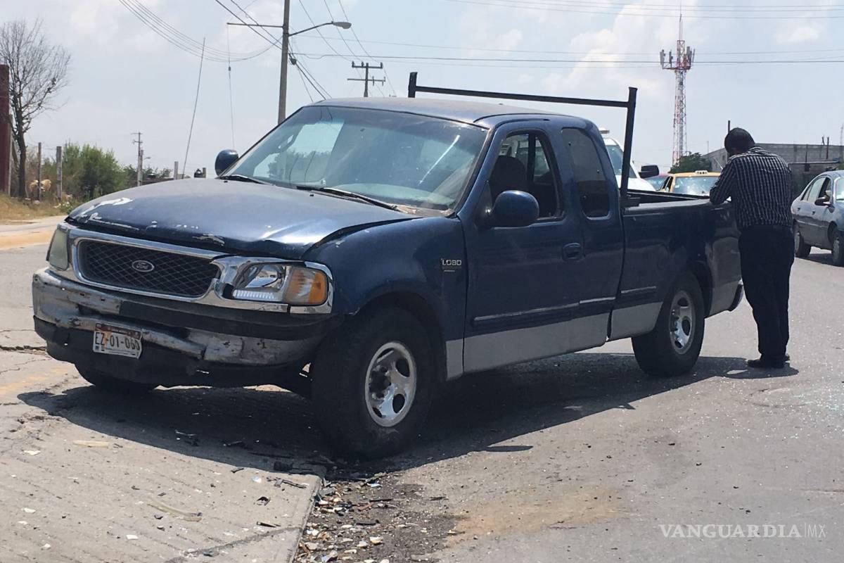 Deja un herido; aparatoso choque en bulevar Otilio en Saltillo