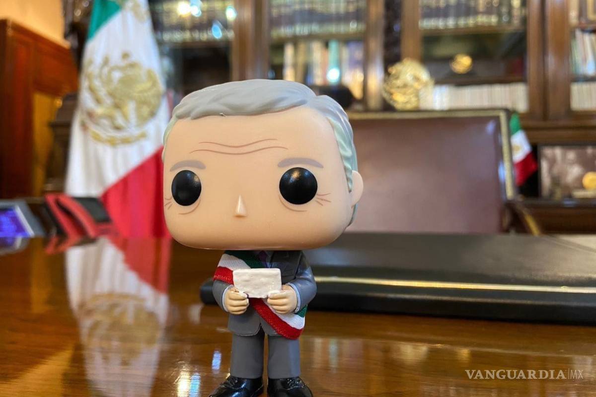 Beatriz Gutiérrez Müller presume Funko de AMLO