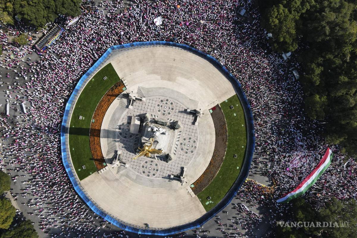 $!Organizaciones ciudadanas se reúnen en el icónico “Monumento del Ángel de la Independencia” en CDMX en apoyo al INE.