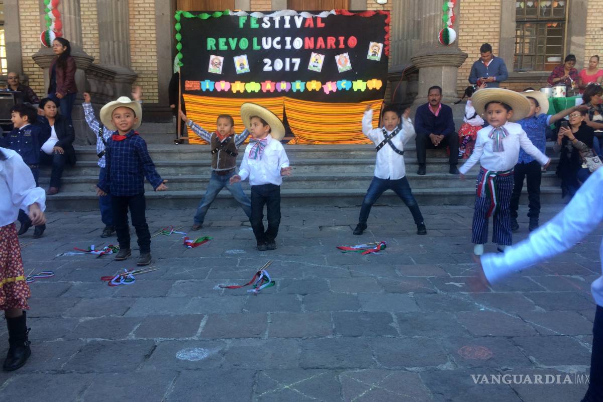 Festival Revolucionario en la primaria Miguel López
