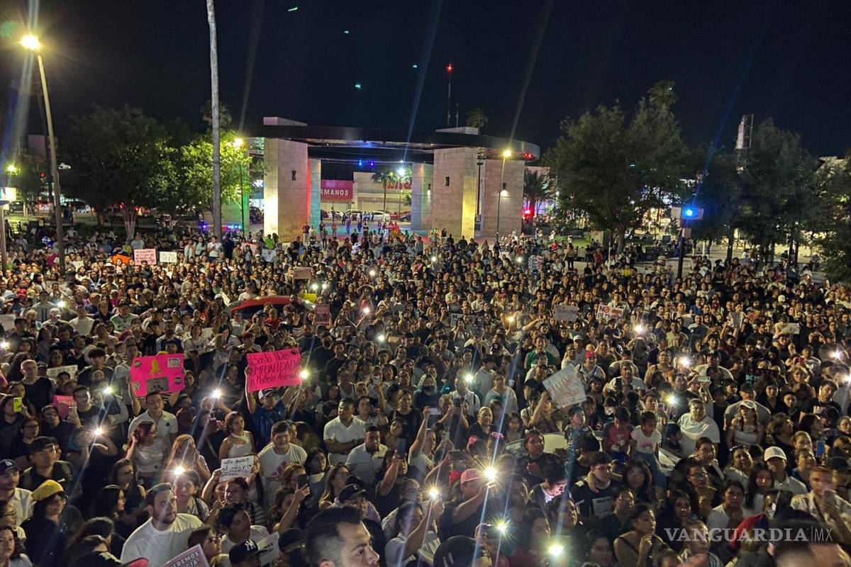 Miles se congregan en Monclova para condenar agresión de bomberos contra perritos