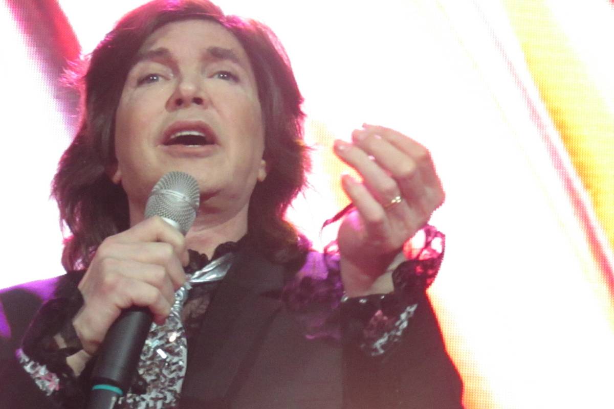 Enamora Camilo con su piel de ángel